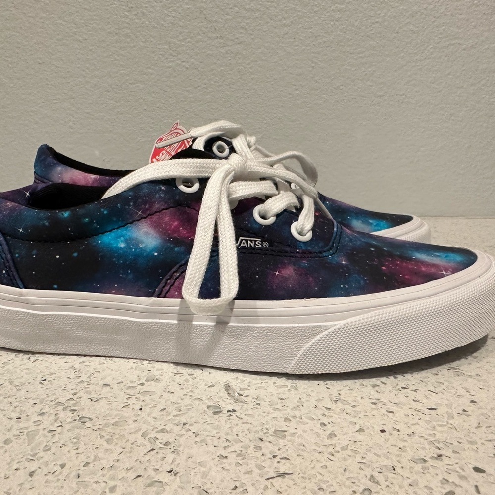 Vans - Picture 2 of 8